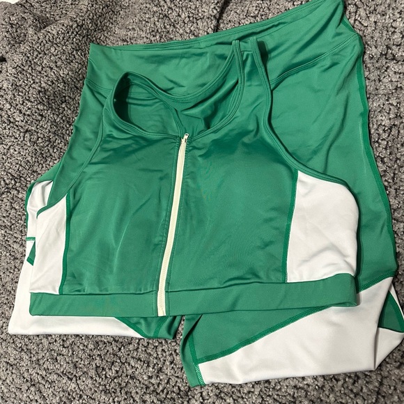 SHEIN Other - NWOT Green and White Athletic Set